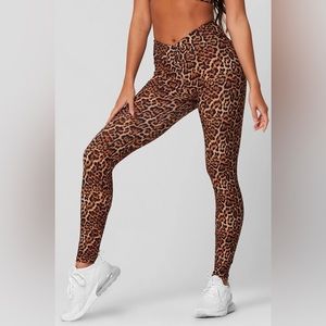 Lici Fit - Cheetah V-Cut Scrunch Leggings